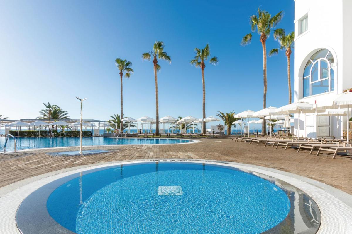 A piscina em ou perto de Hotel Riu Madeira - All Inclusive