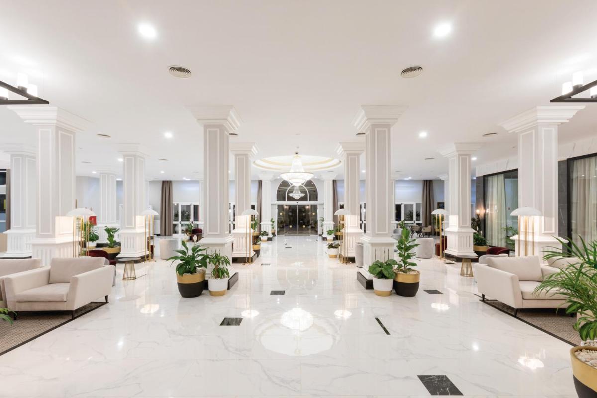 Uma área de estar em Hotel Riu Madeira - All Inclusive