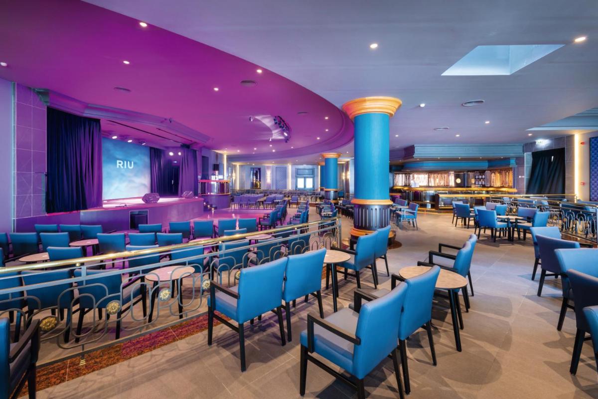 Uma área de estar em Hotel Riu Madeira - All Inclusive