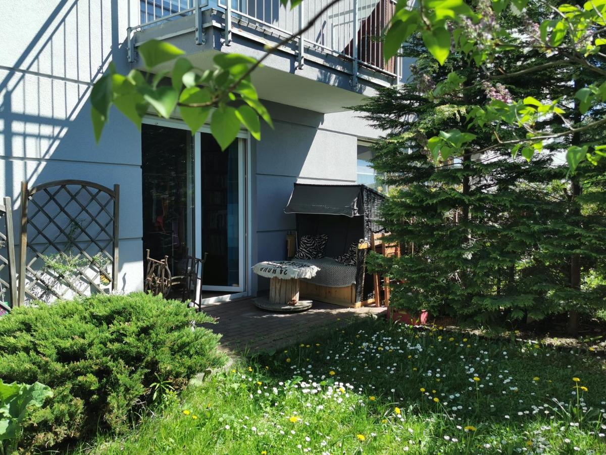 Przytulna kawalerka z ogrodem - Housity