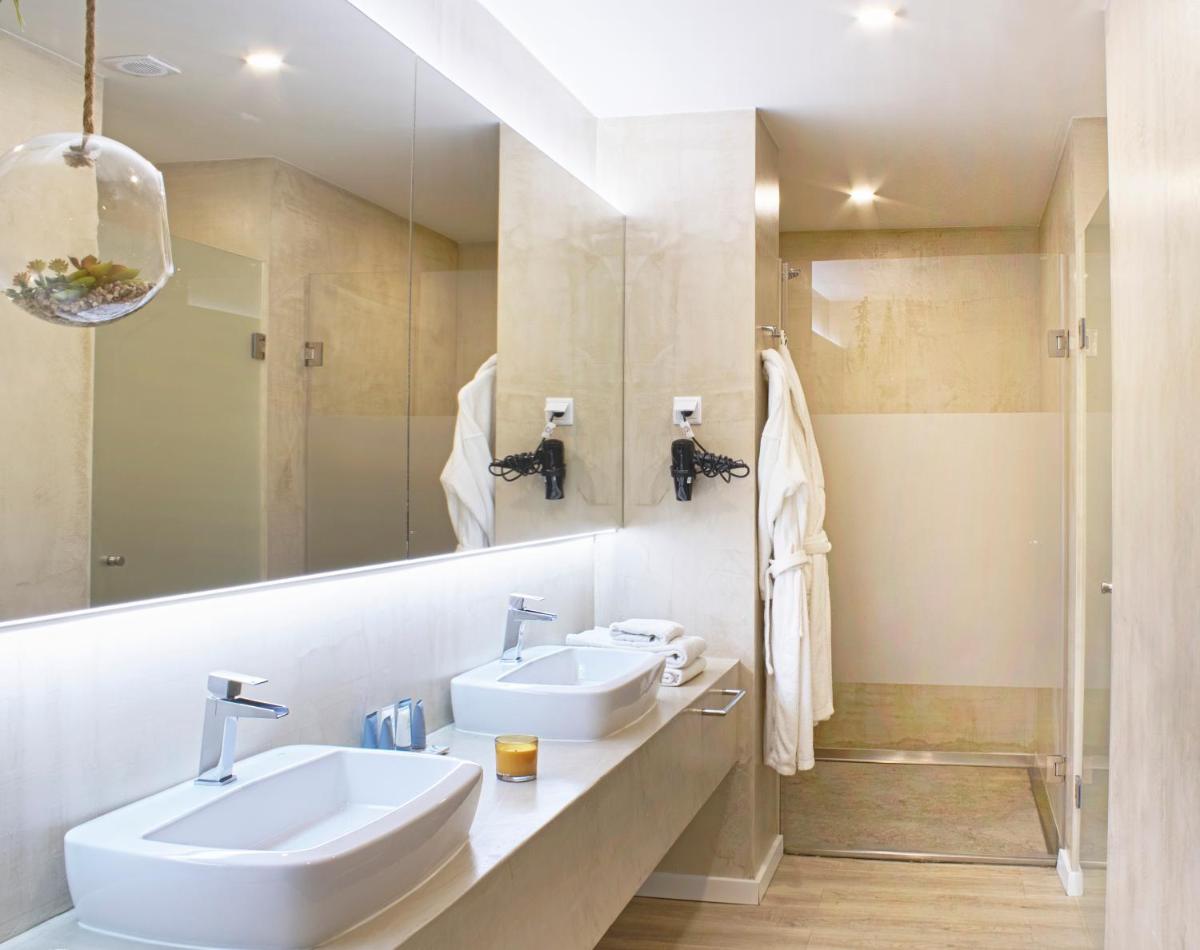 Uma casa de banho em AP Maria Nova Lounge - Adults Friendly