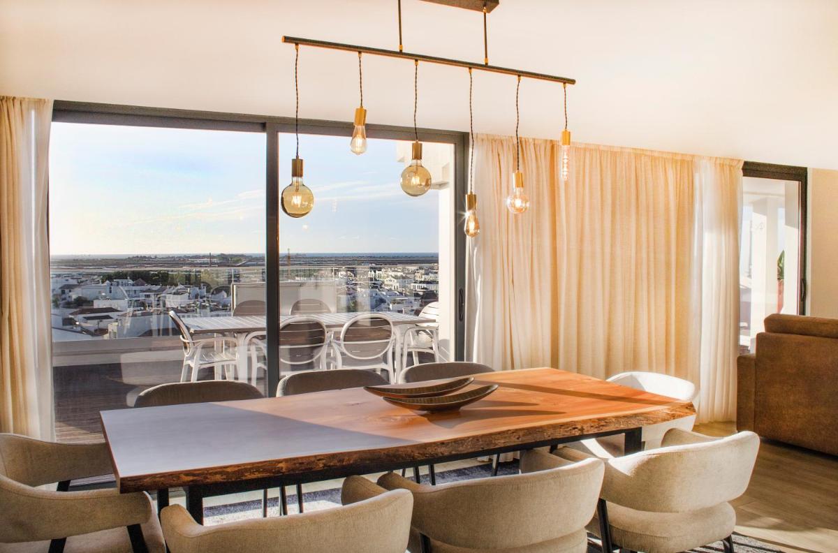 Uma área de estar em AP Maria Nova Lounge - Adults Friendly