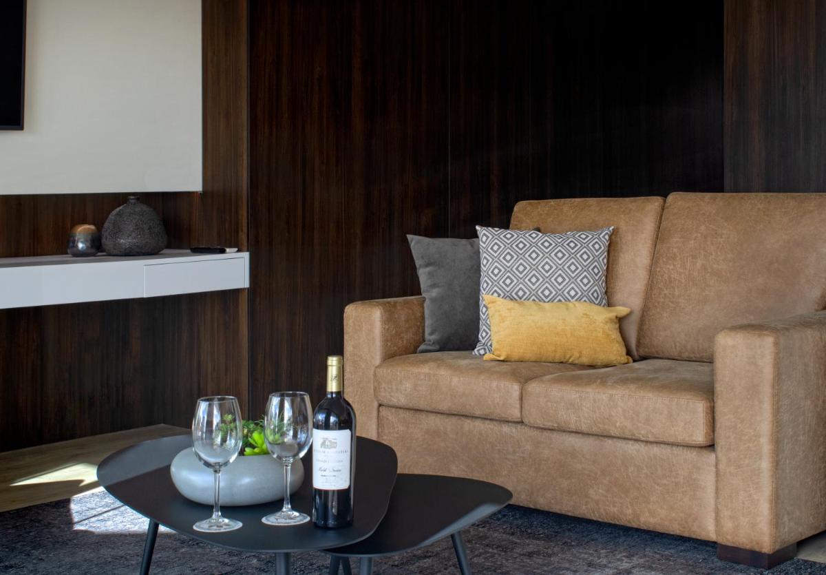 Uma área de estar em AP Maria Nova Lounge - Adults Friendly