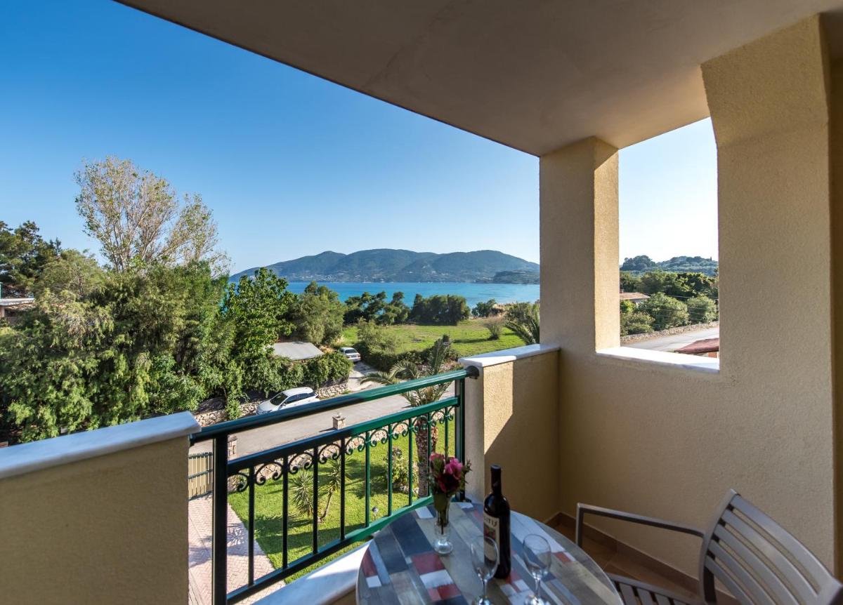 Koukla Mare - Housity