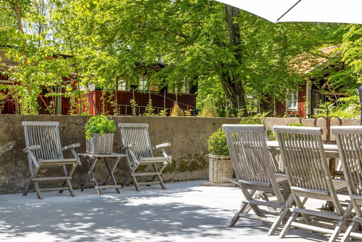 Cosy cottage close to lake in Bredared, Smaland - Housity