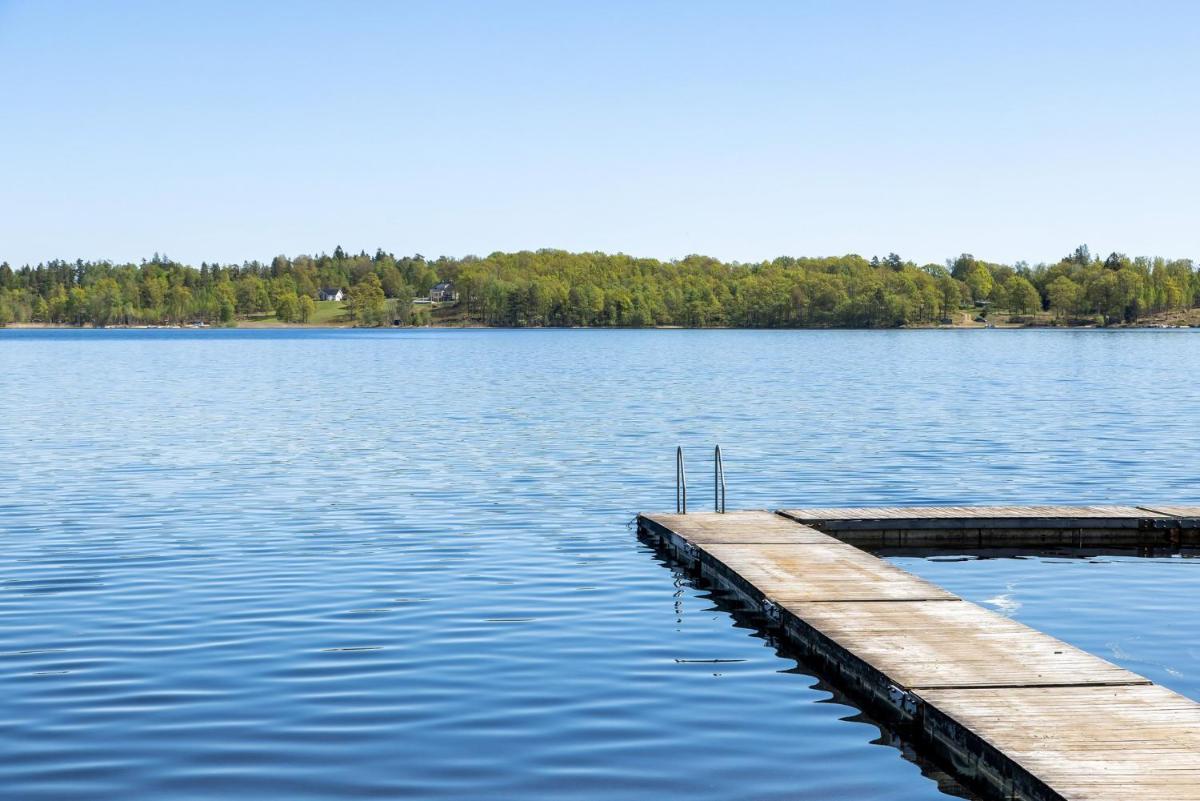 Cosy cottage close to lake in Bredared, Smaland - Housity