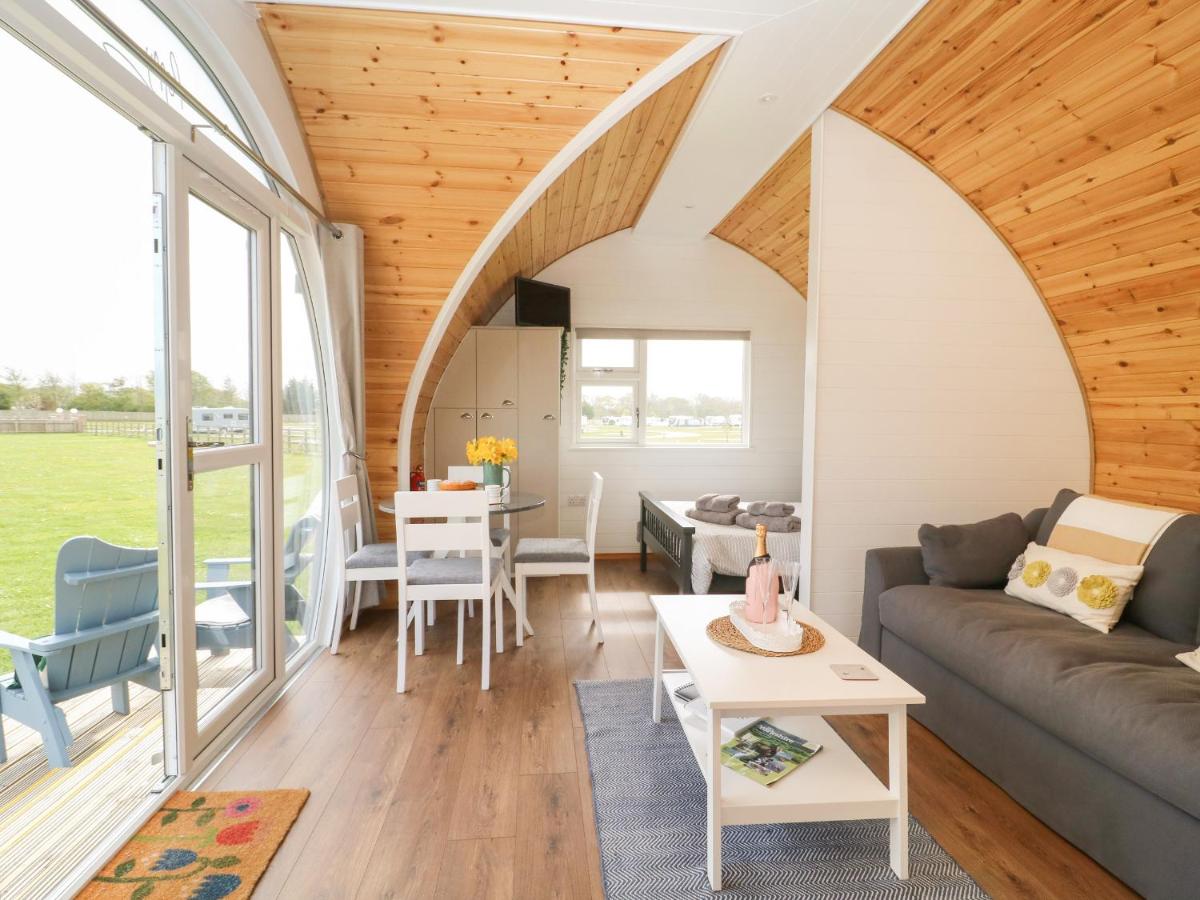 Poppy - Housity