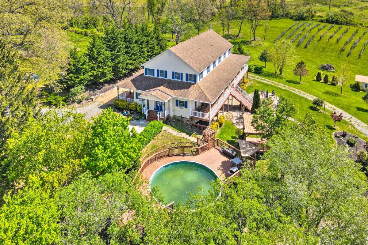 Stunning Former Winery with Pool and Mtn Views! - Housity