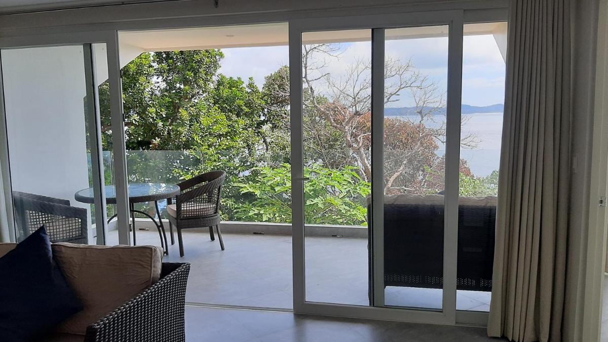 Luxury 2 Bed, 2 Bath Apartment with Panoramic Ocean Views, Peaceful, Private Beach - Housity