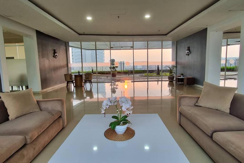 Apt Park View Depok Studio Murah Town Square With Netflix, Swimming Pool - Housity