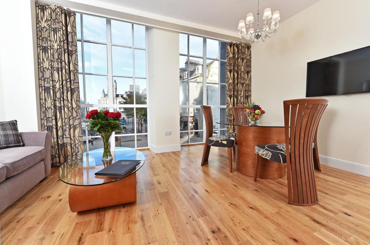 Royal Athenaeum Suites - Housity