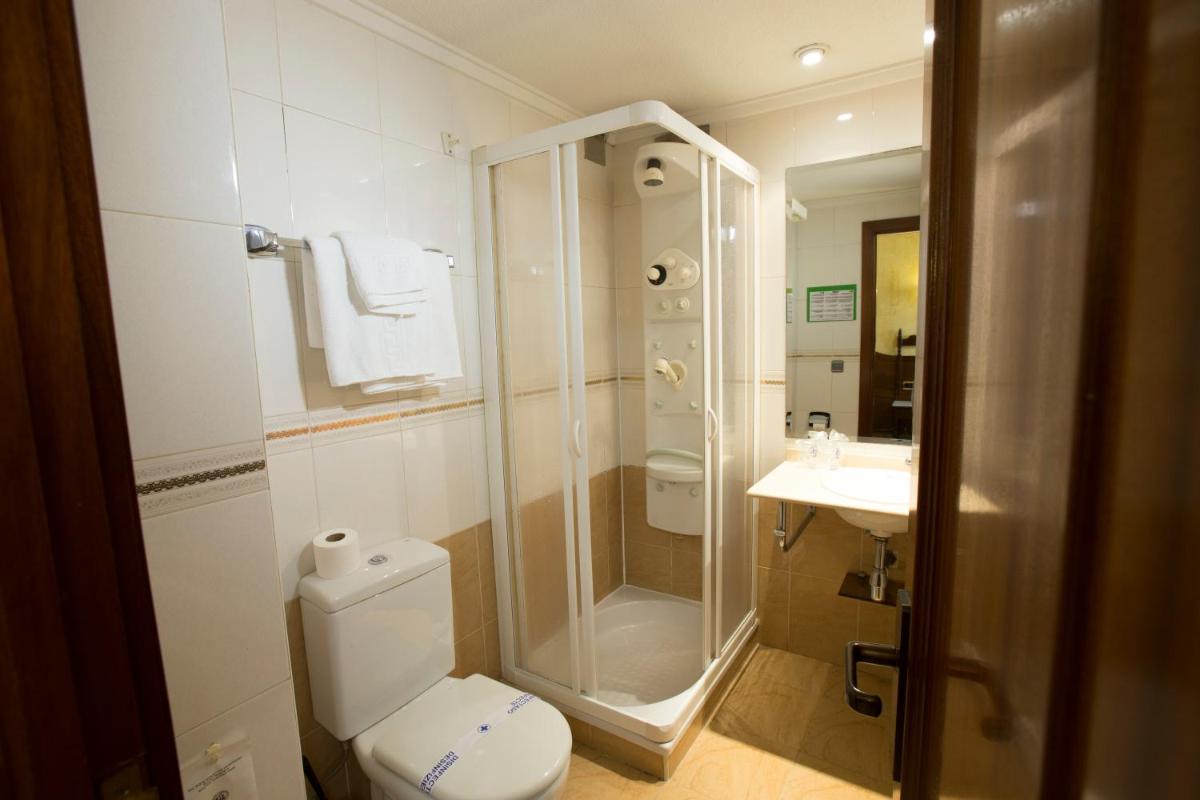 Hotel Reyes Catolicos - Housity
