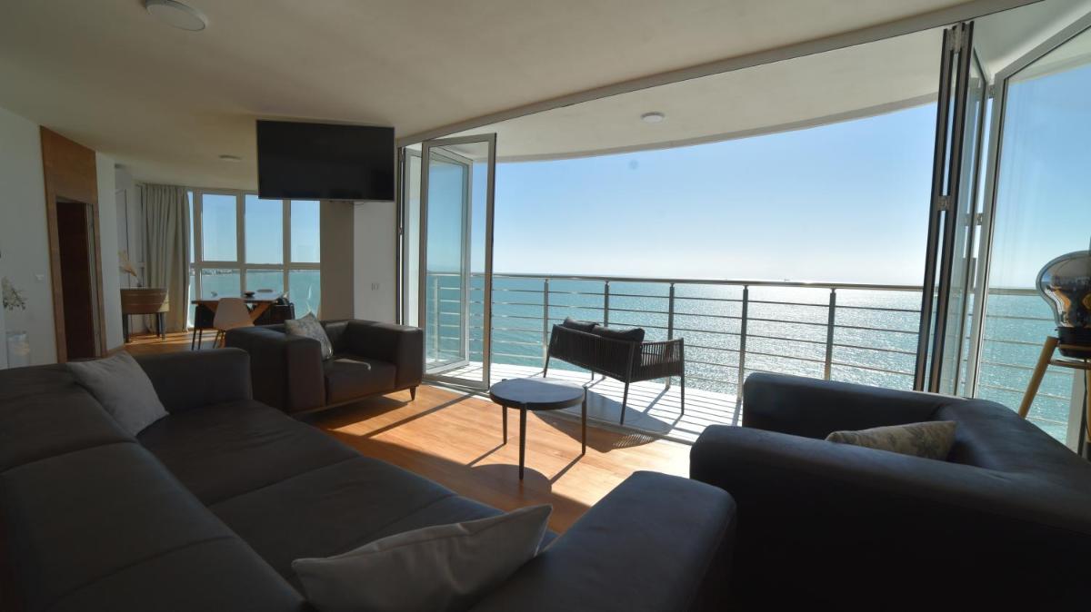 Beachfront Marilyn - Housity