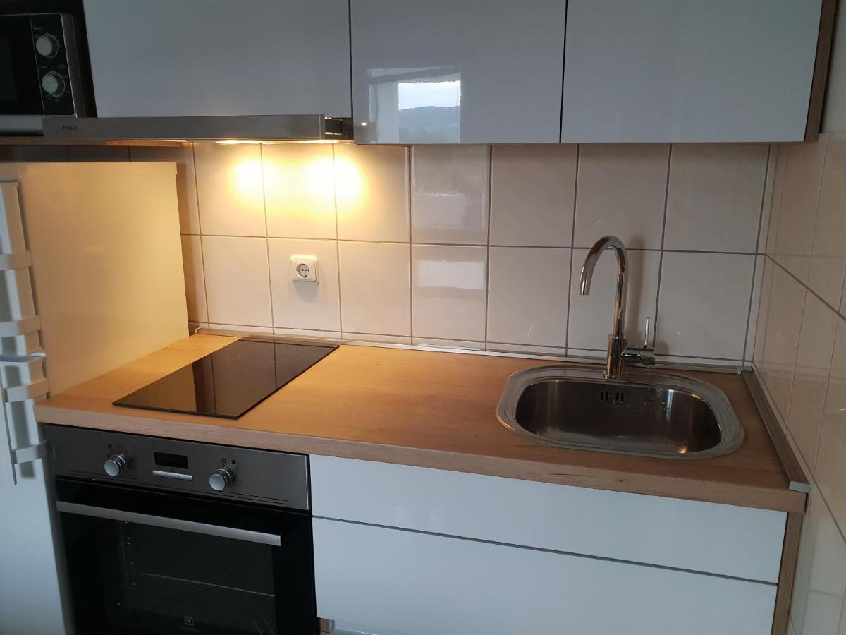 Mali Lovre - Housity