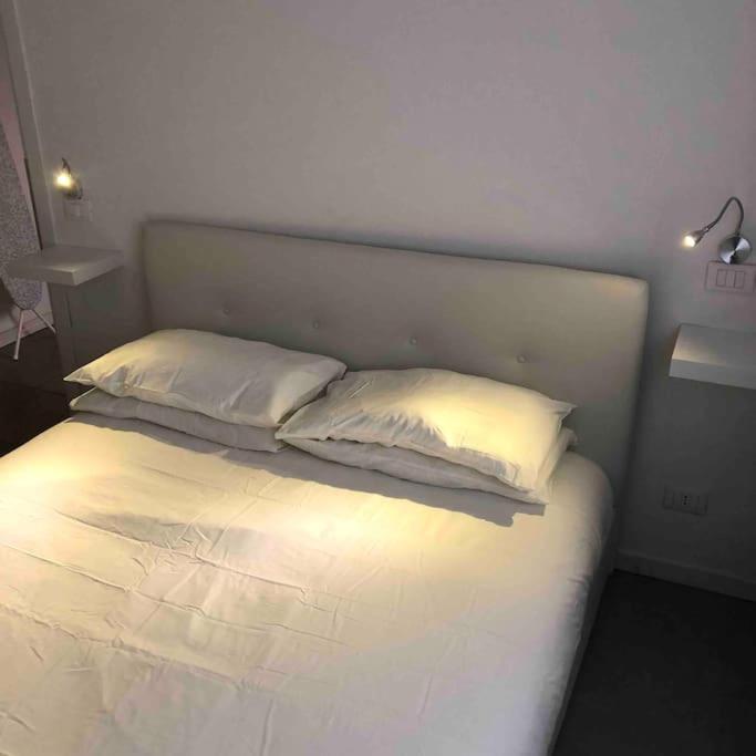 Via Aleardi, 4 minutes from station and airport shuttle - Housity