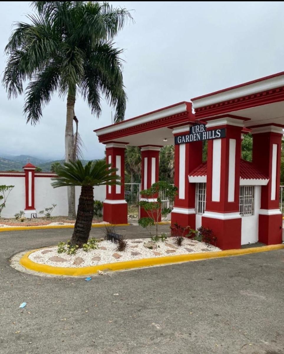 Hermosa casa vacacional con vista a la montaña - Housity