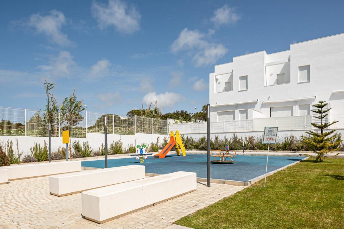 Maravilloso adosado junto a la playa - Housity
