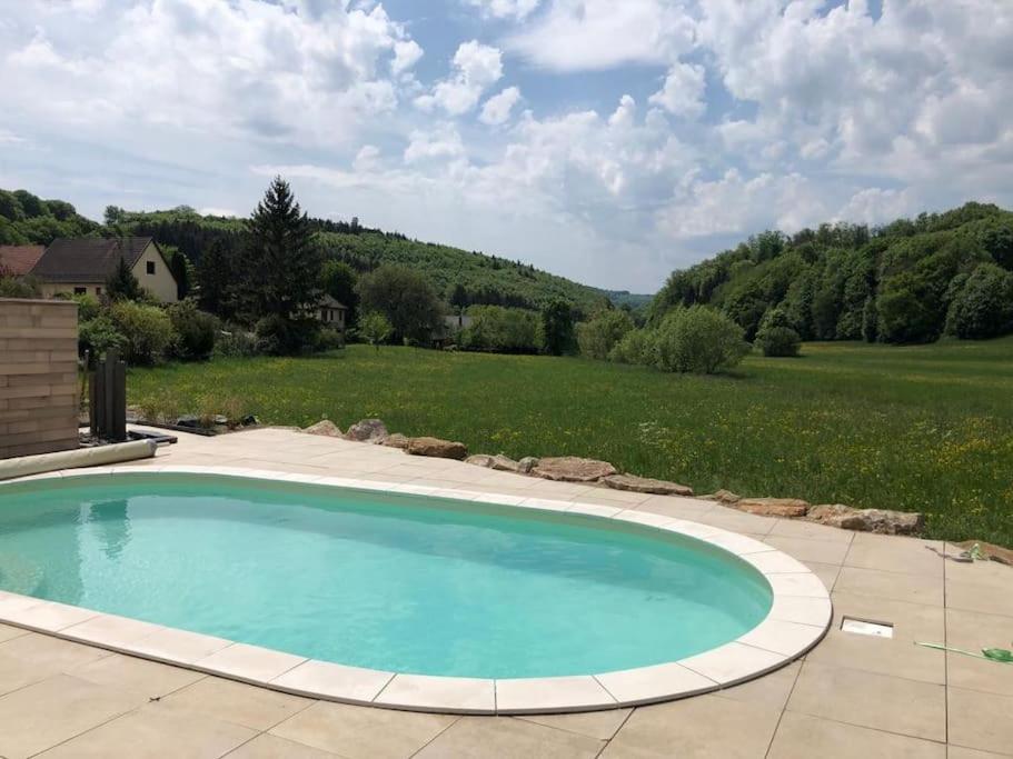 Havre de paix dans le Jura Alsacien avec piscine privée externe de mai à septembre - Housity