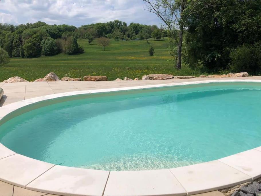 Havre de paix dans le Jura Alsacien avec piscine privée externe de mai à septembre - Housity