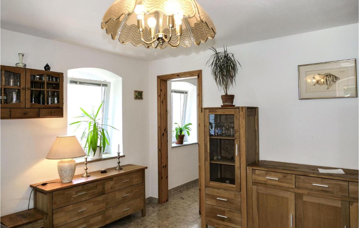 Pet Friendly Apartment In Freiberg - Housity