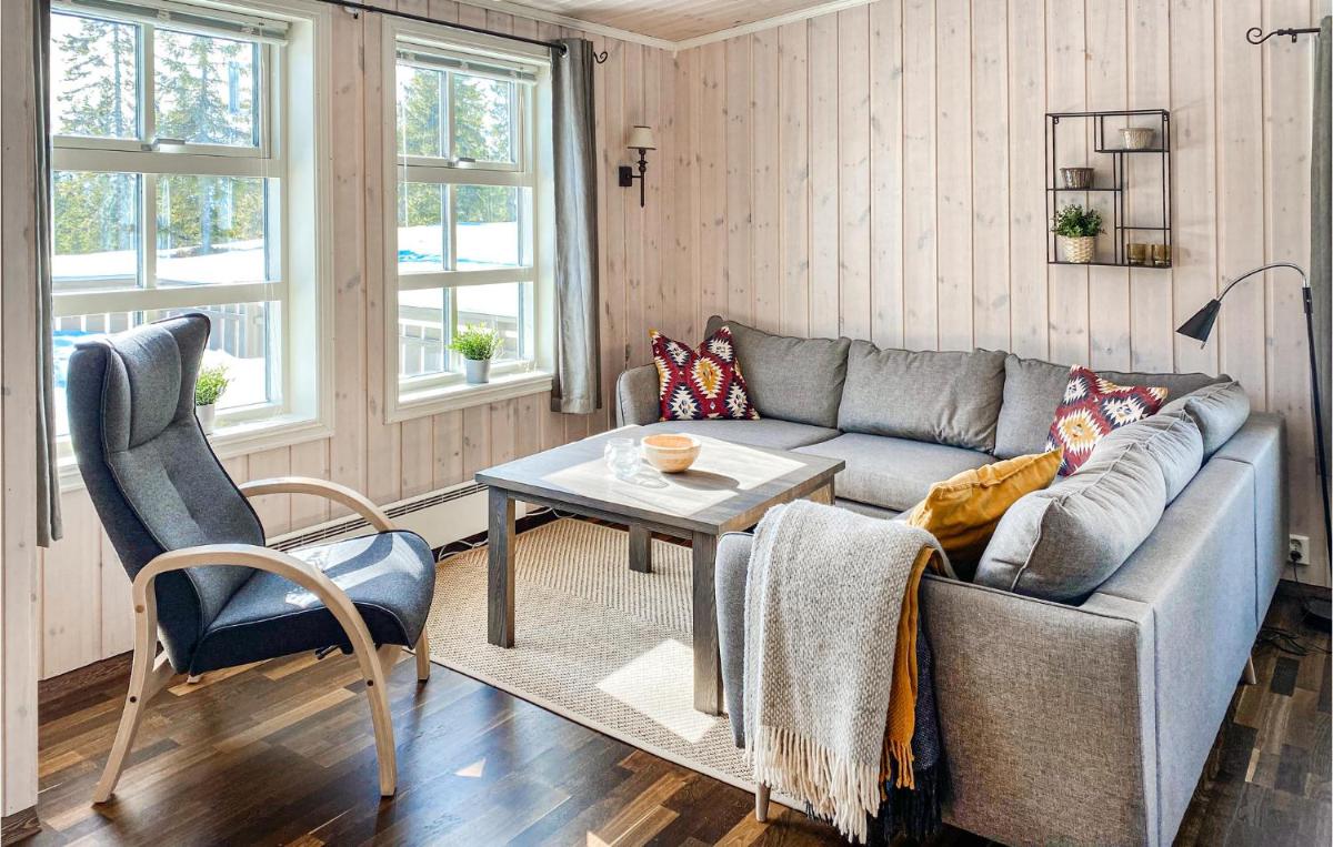 3 Bedroom Beautiful Home In Sjusjøen - Housity