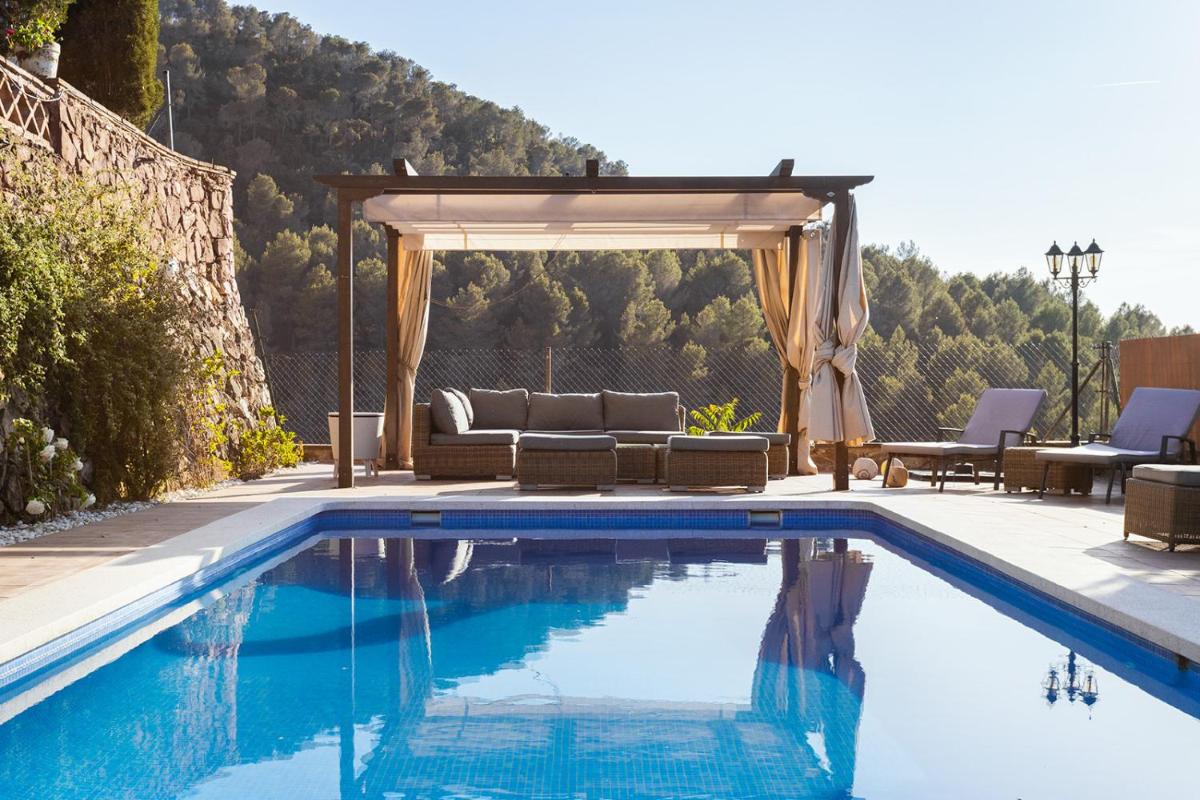 Luxury Villa El Turo - Housity