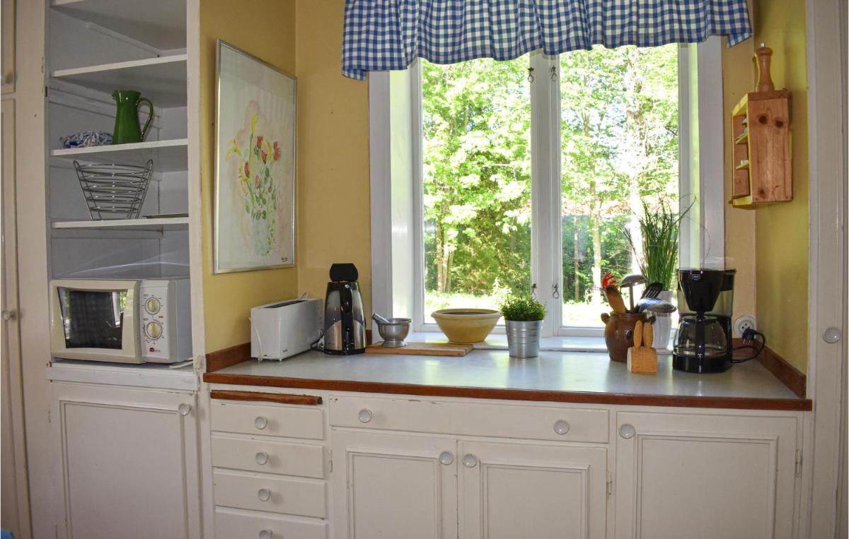 Awesome Apartment In Rönneshytta With Kitchen - Housity