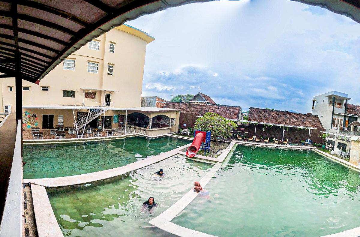 Suitetrails - Grand Madani Hotel