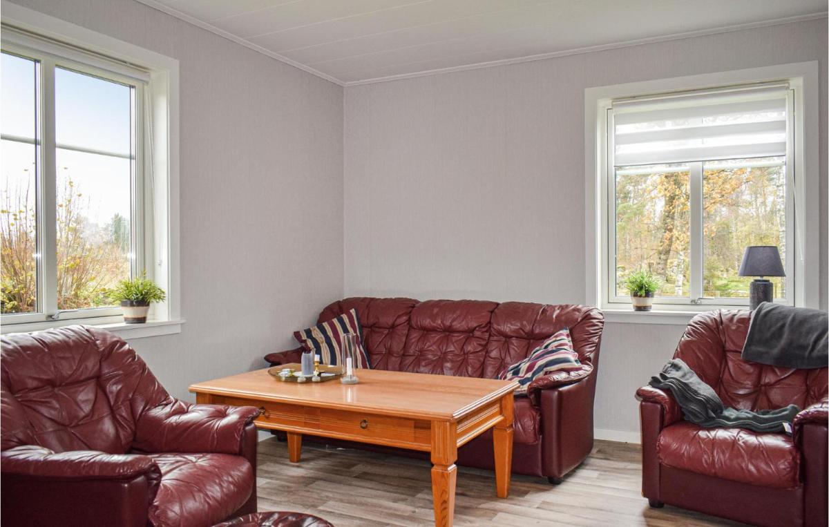 2 Bedroom Gorgeous Home In Landsbro - Housity