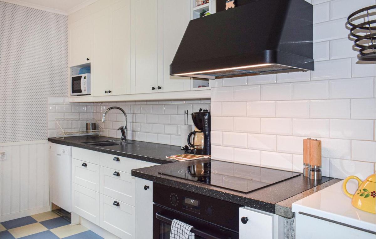 2 Bedroom Gorgeous Home In Landsbro - Housity