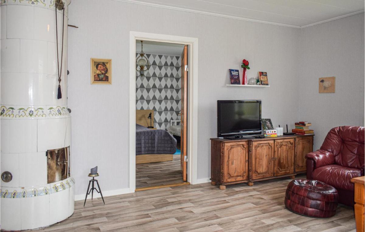 2 Bedroom Gorgeous Home In Landsbro - Housity
