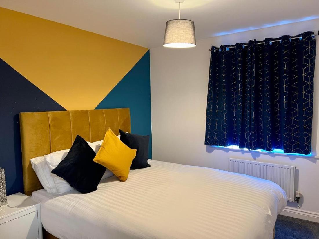 Lovely 2 bedroom apartment, 2 bathrooms Parking - Housity