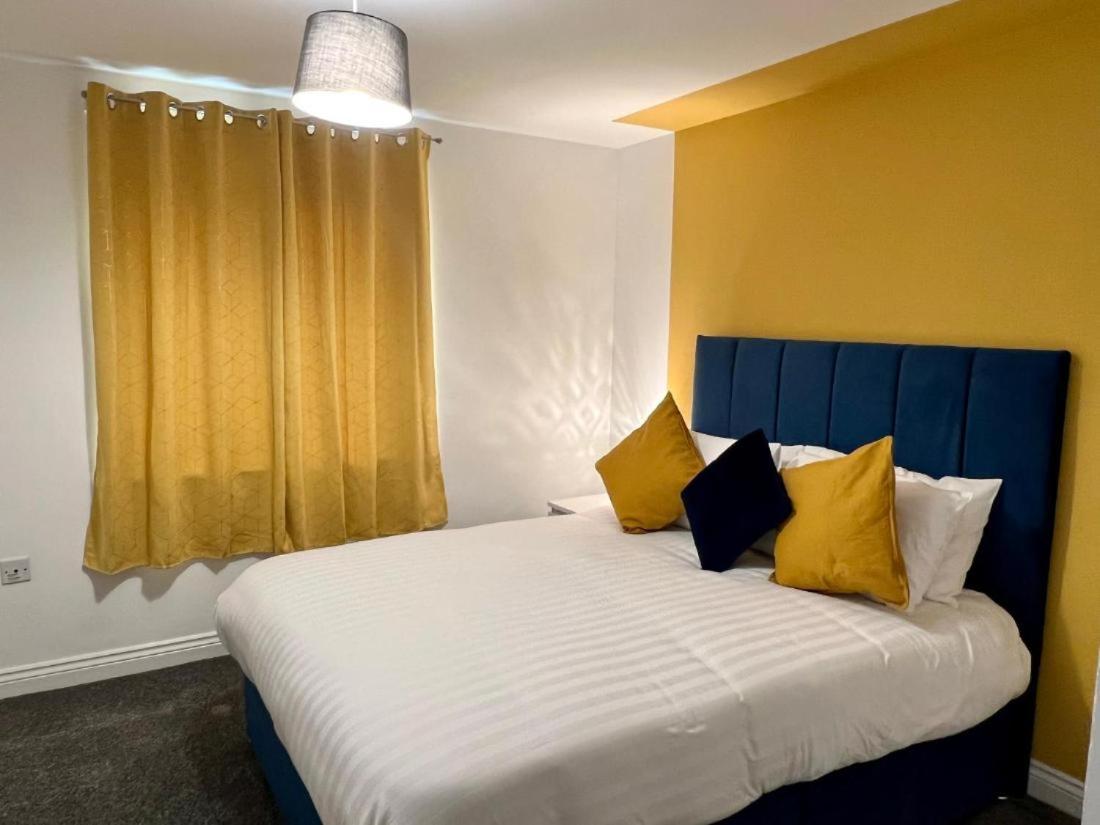 Lovely 2 bedroom apartment, 2 bathrooms Parking - Housity