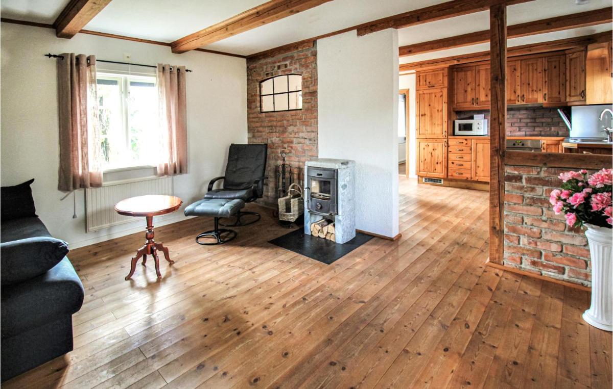 Cozy Home In Munka Ljungby With Sauna - Housity