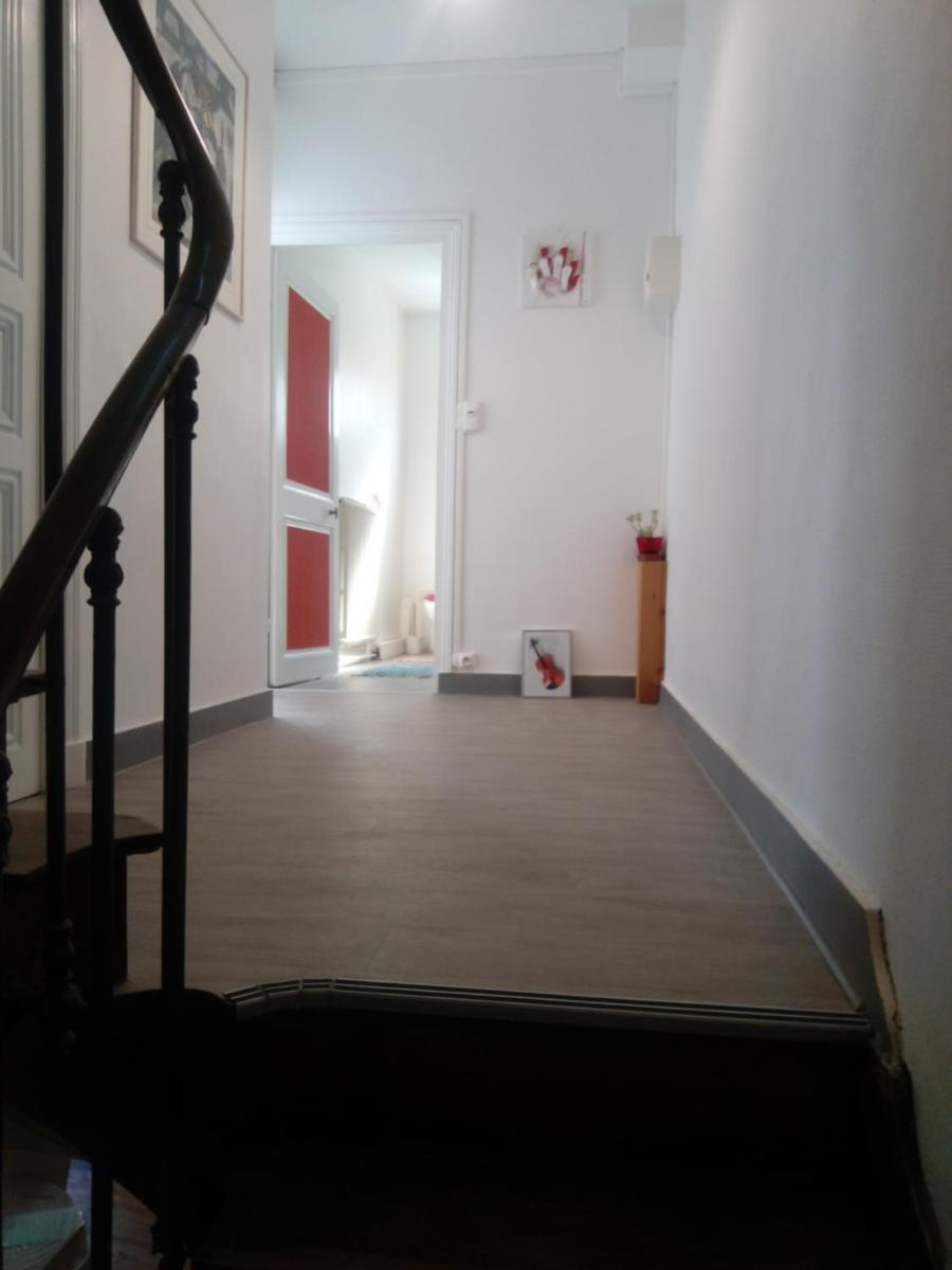 vieux-Cognac, chambre avec sa salle de bain privative - Housity