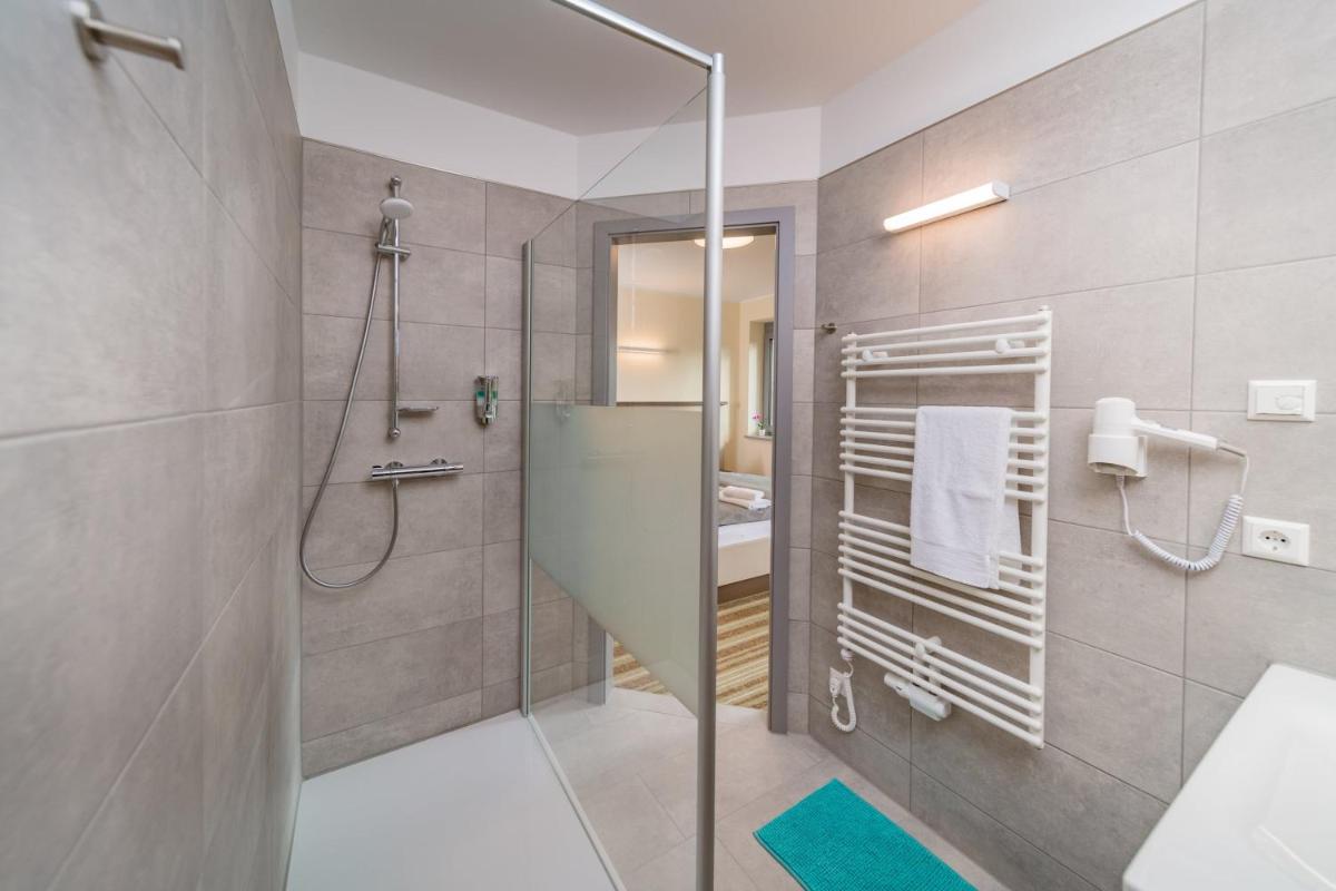 ELLY Hostel - Housity