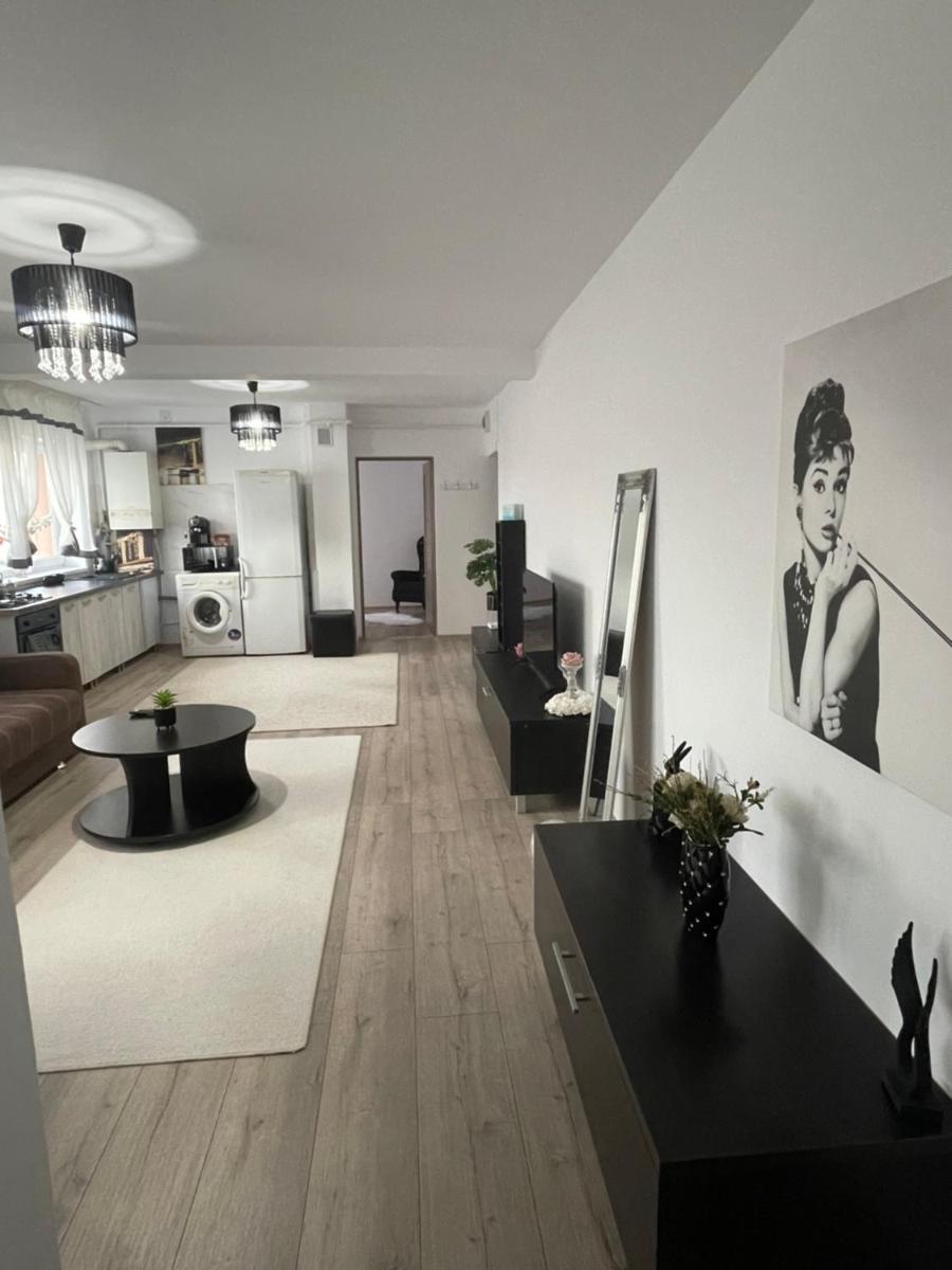 Adriana home - Hizvo