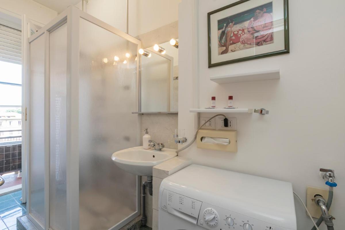 Bordighera studio - vicino IULM / NABA - WiFi A.C. - Housity