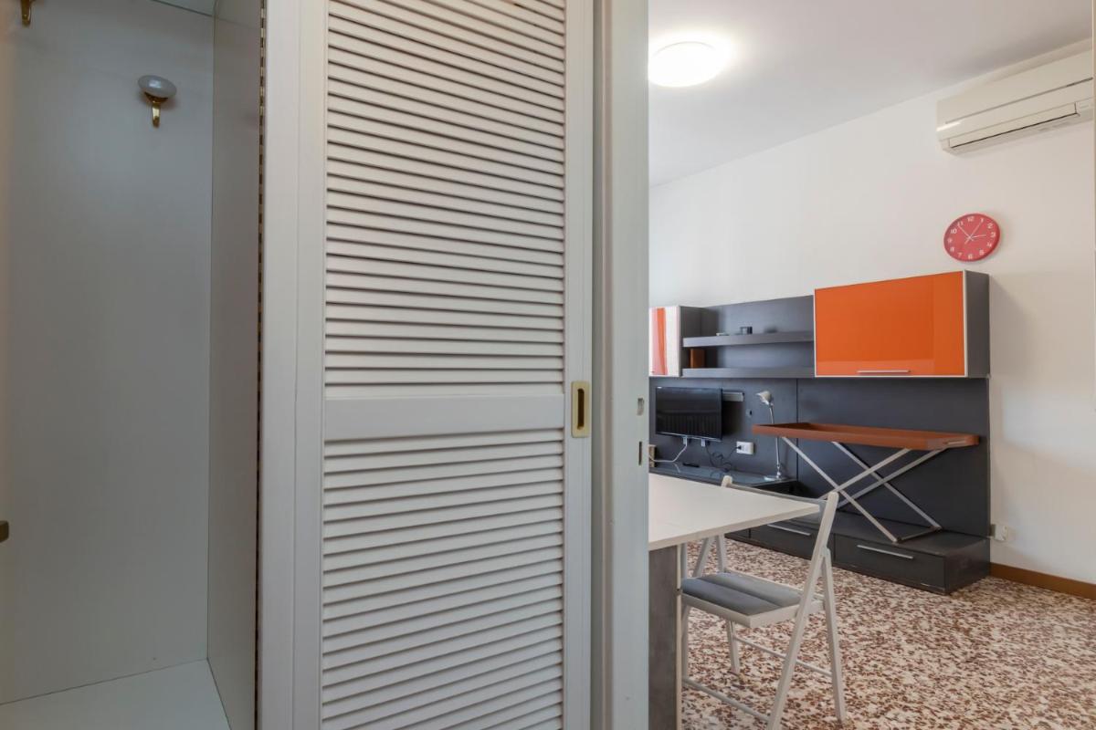 Suitetrails - Bordighera studio - vicino IULM / NABA - WiFi A.C.