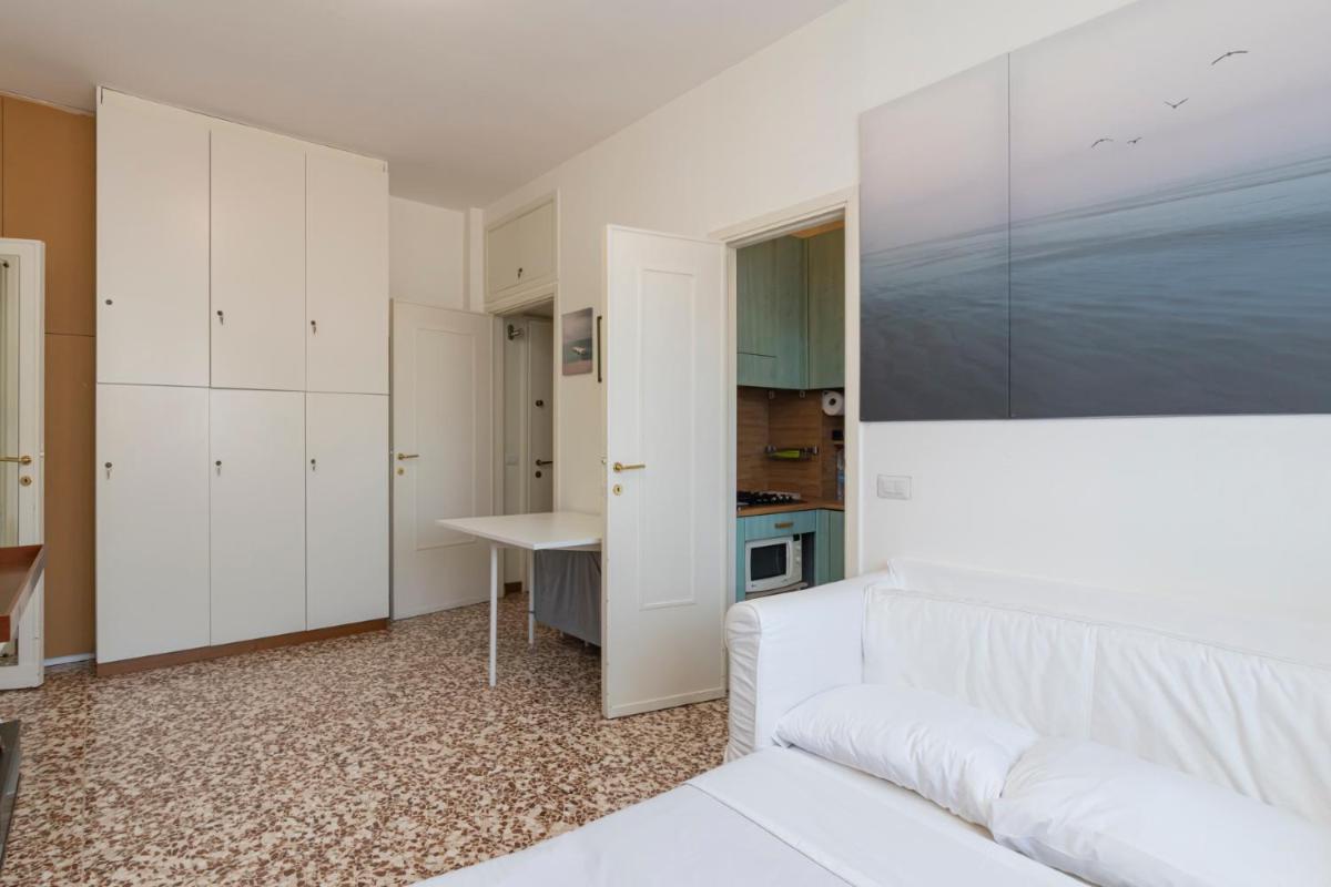 Bordighera studio - vicino IULM / NABA - WiFi A.C. - Housity