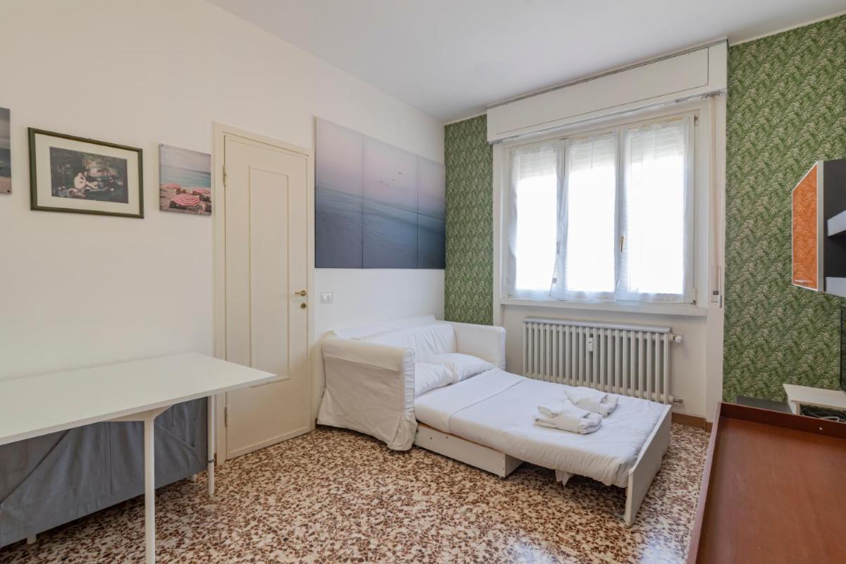 Bordighera studio - vicino IULM / NABA - WiFi A.C. - Housity