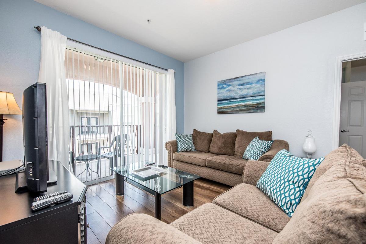 Gorgeous Top-Floor Condo w Private Balcony - Hizvo