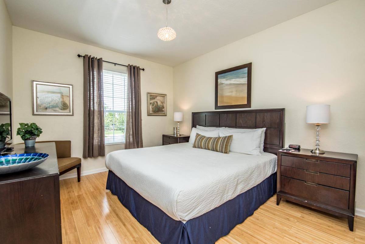 Luxurious Condo w Modern Design, near Disney - Housity