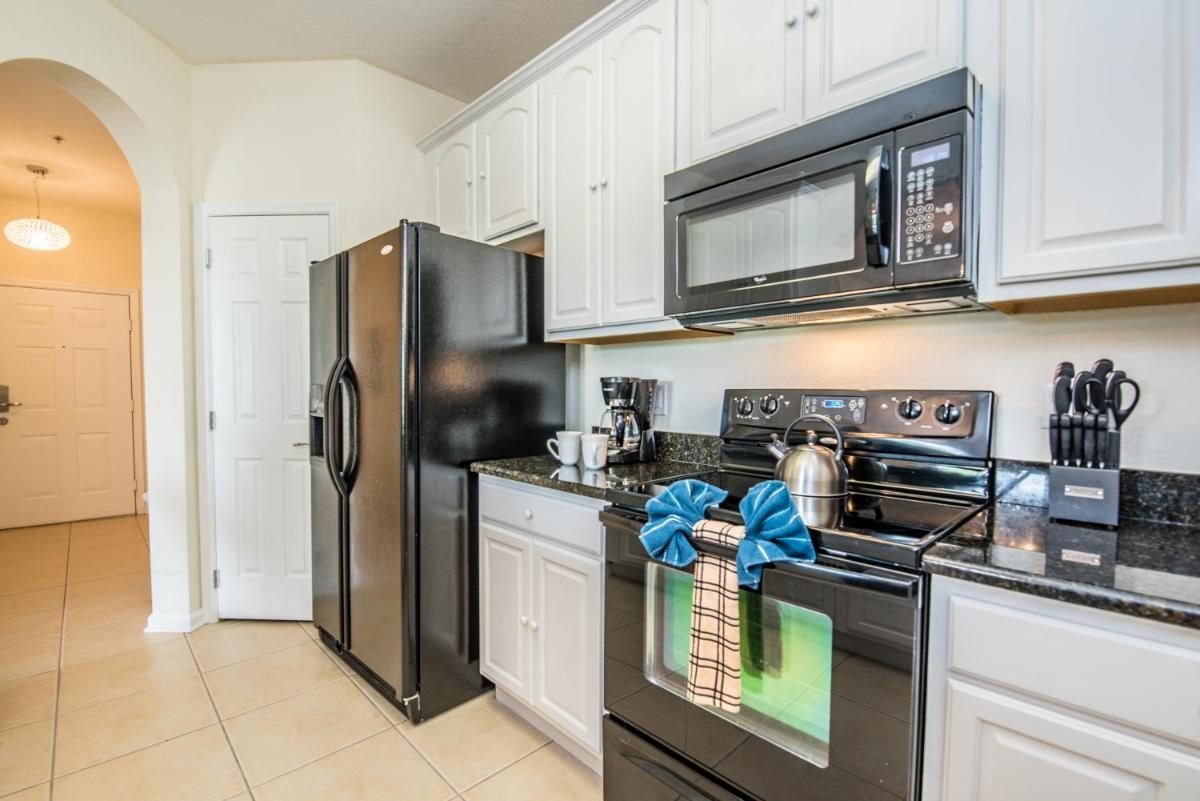 Luxurious Condo w Modern Design, near Disney - Housity