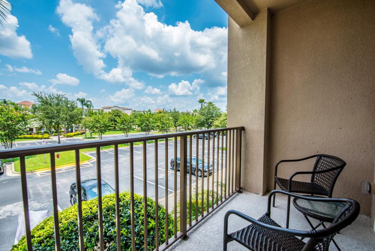 Luxurious Condo w Modern Design, near Disney - Housity