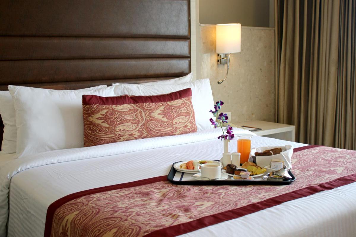 Mahagun Sarovar Portico Suites - Housity