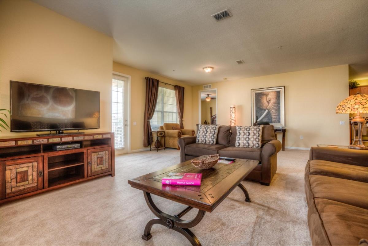 Luxurious Condo wPrivate Balcony AMAZING View - Housity