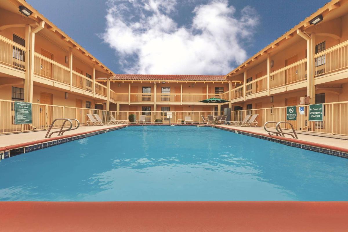 La Quinta Inn by Wyndham Midland - Housity