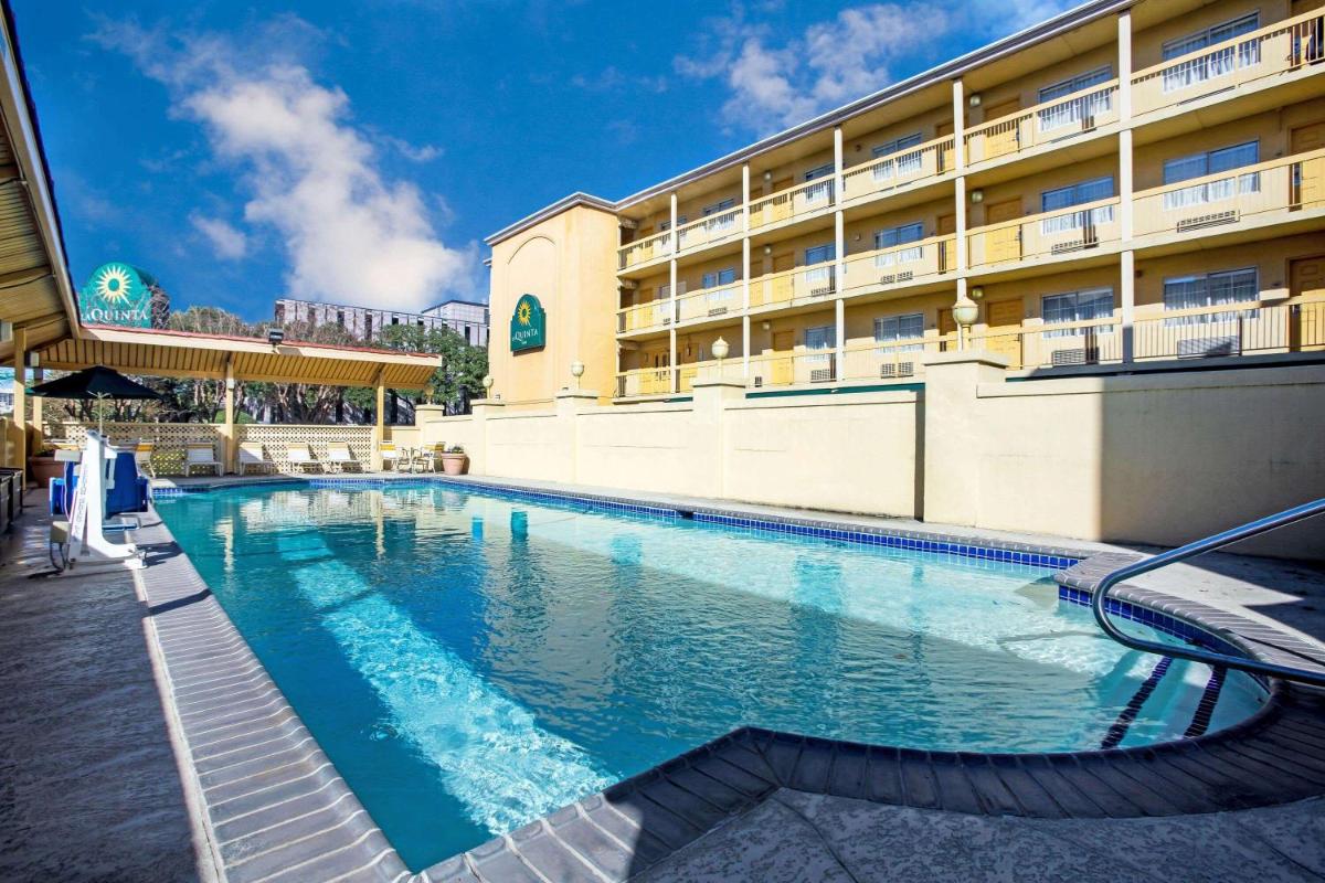 La Quinta Inn by Wyndham Austin Capitol / Downtown - Housity