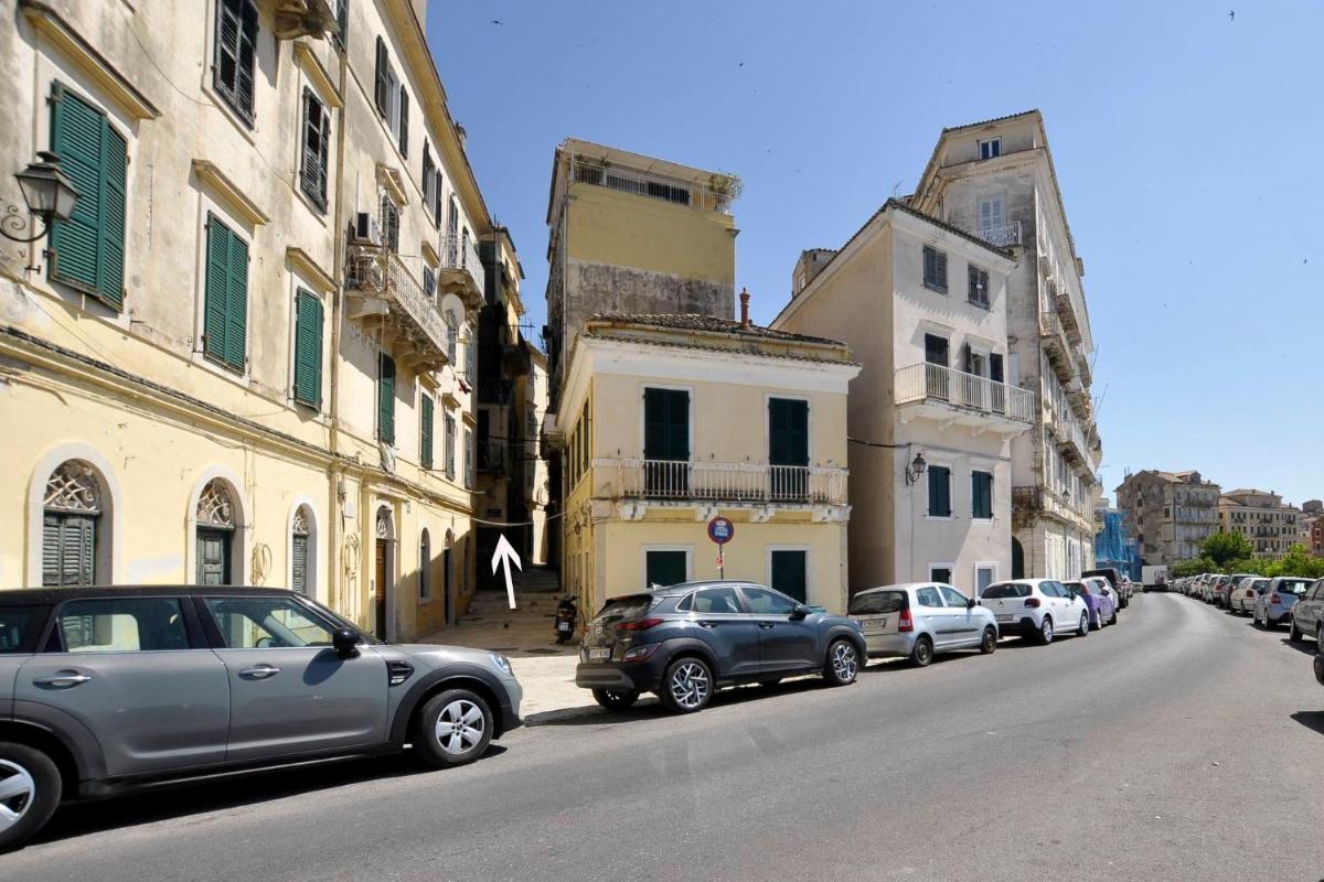 Sarantis Gallery - Housity